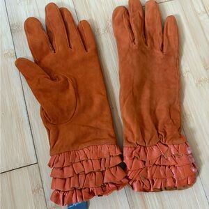 Renee’s Leather & Suede Ruffled Orange Gloves 71/2